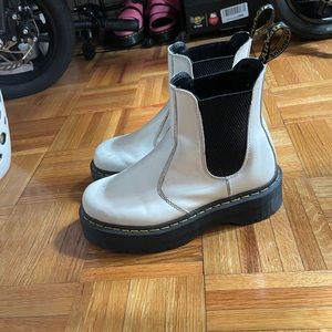 2976 Chelsea dr martens